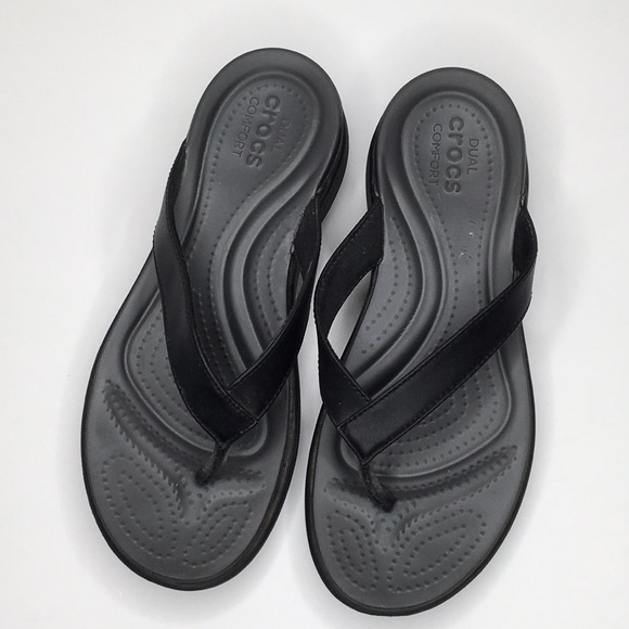 crocs dual comfort flip flop